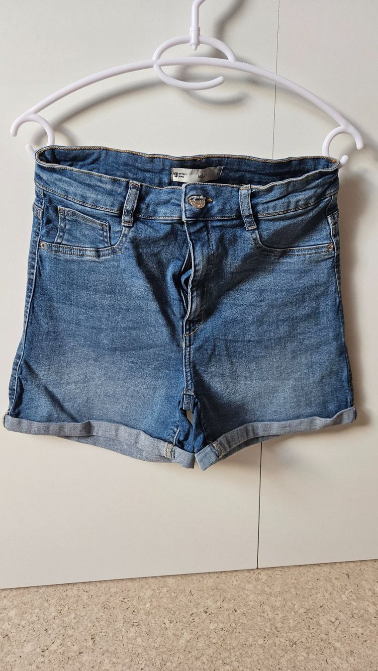 Jeans: Jeans-Short , Perfect Jeans – Gebraucht aus Münchenbuchsee von Yothu