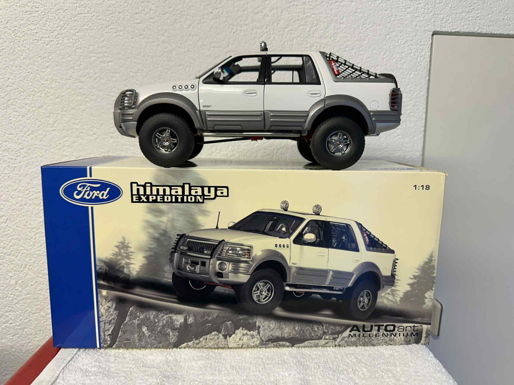 Autoart Modellautos: Ford Expedition Himalaya 1:18 Autoart – Neu (gemäss Beschreibung) aus Ried-Brig von V8_Andy 8