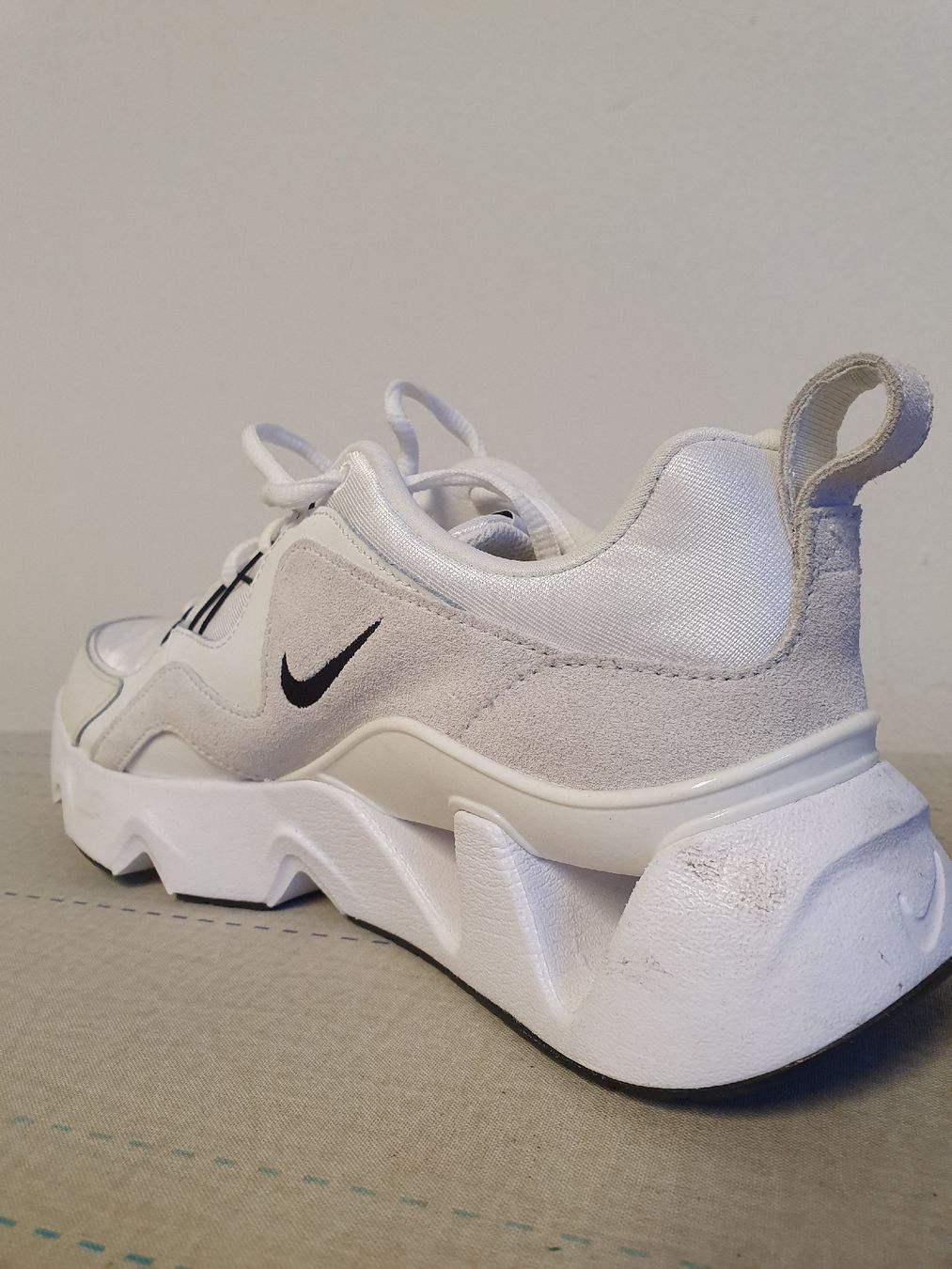 Nike Scarpe da donna: Basket Nike – Usato da Tramelan venduto da Anneli 2