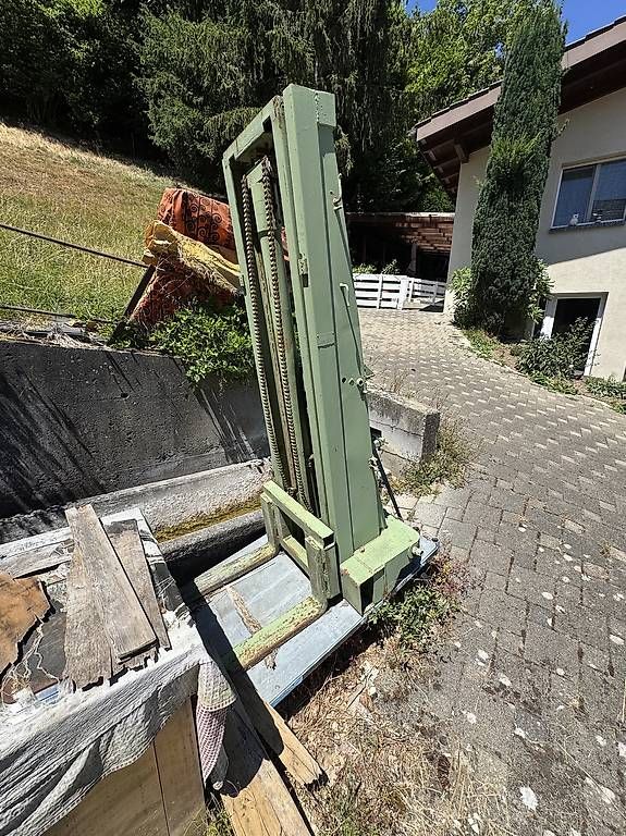 Chargeur de ferme: Mât élévateur hydraulique pour tracteur – D'occasion à Lentigny par EcuProd1 1