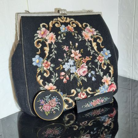 Hochwertige Tasche mit Kosmetikspiegel