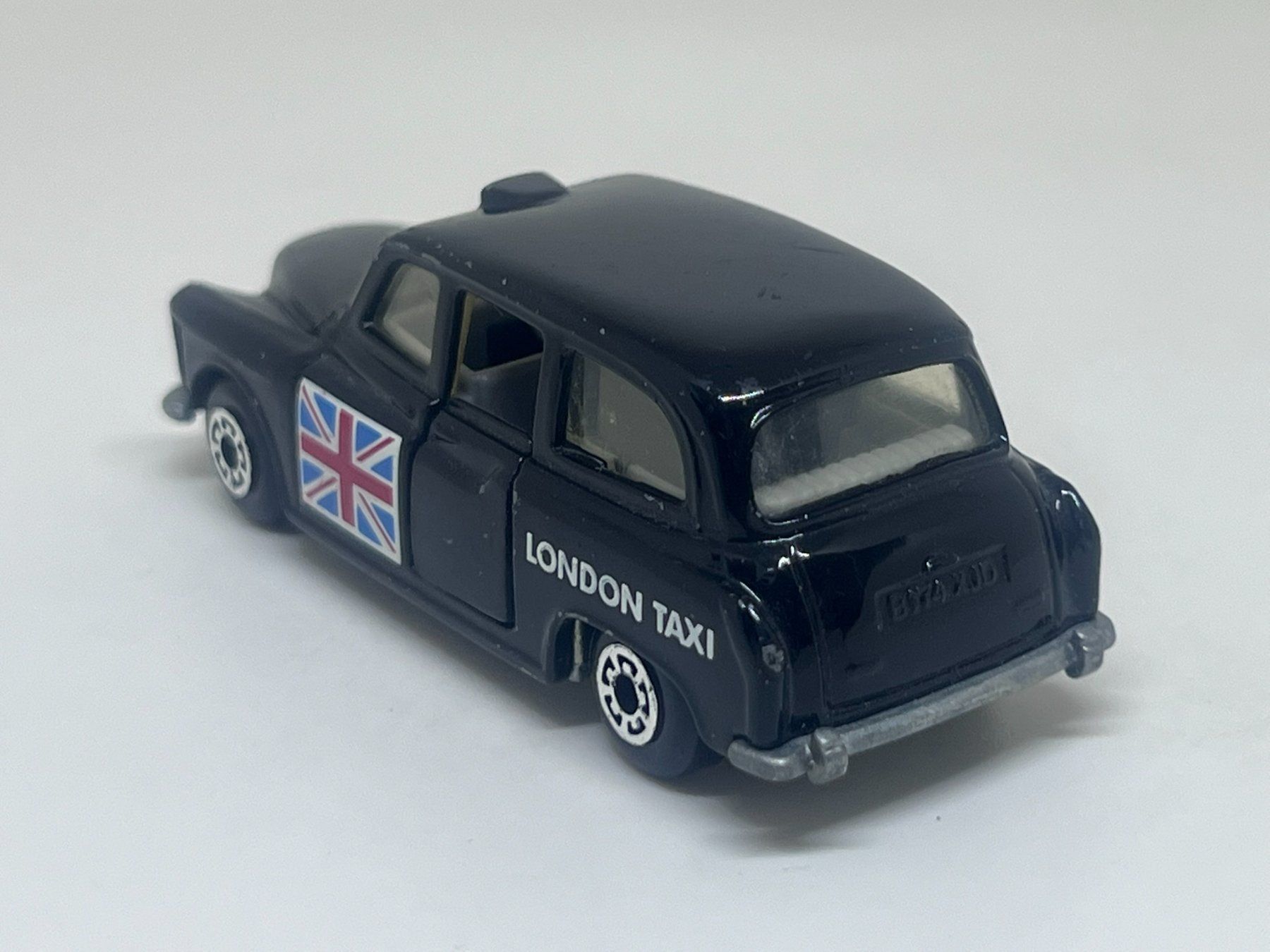 Matchbox Modellautos: Matchbox Carbodies Taxi #700 – Gebraucht aus Wildegg von LaaBoutique 2