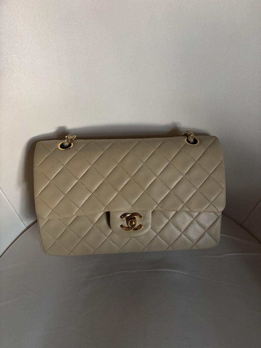 Chanel Borse da donna: Chanel Medium Flap Bag in Beige – Usato da Zollikon venduto da han_rvt8 1