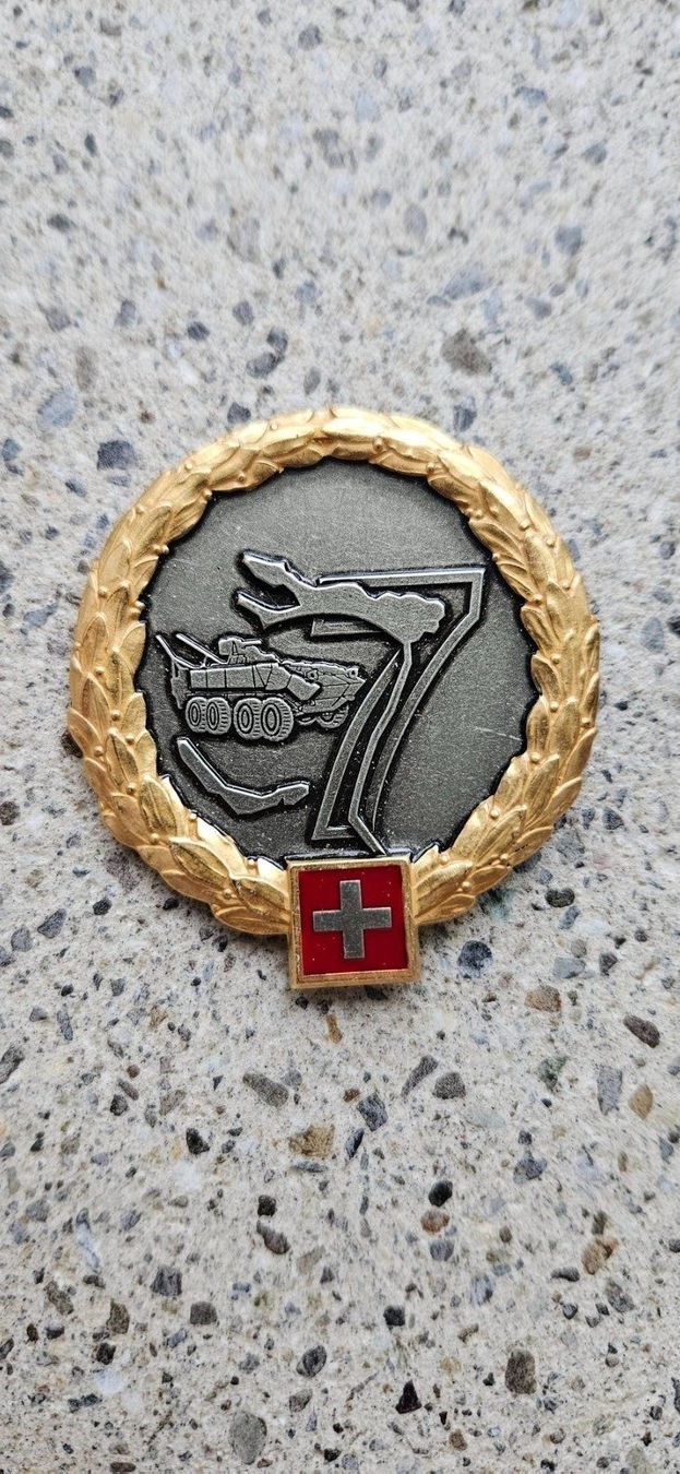Schweizer Armee Placchette & Badge: *** Beretemblem Gold Offizier Schweizer Armee *** – Nuovo e nell'imballaggio originale da Riedholz venduto da fr_sIruP