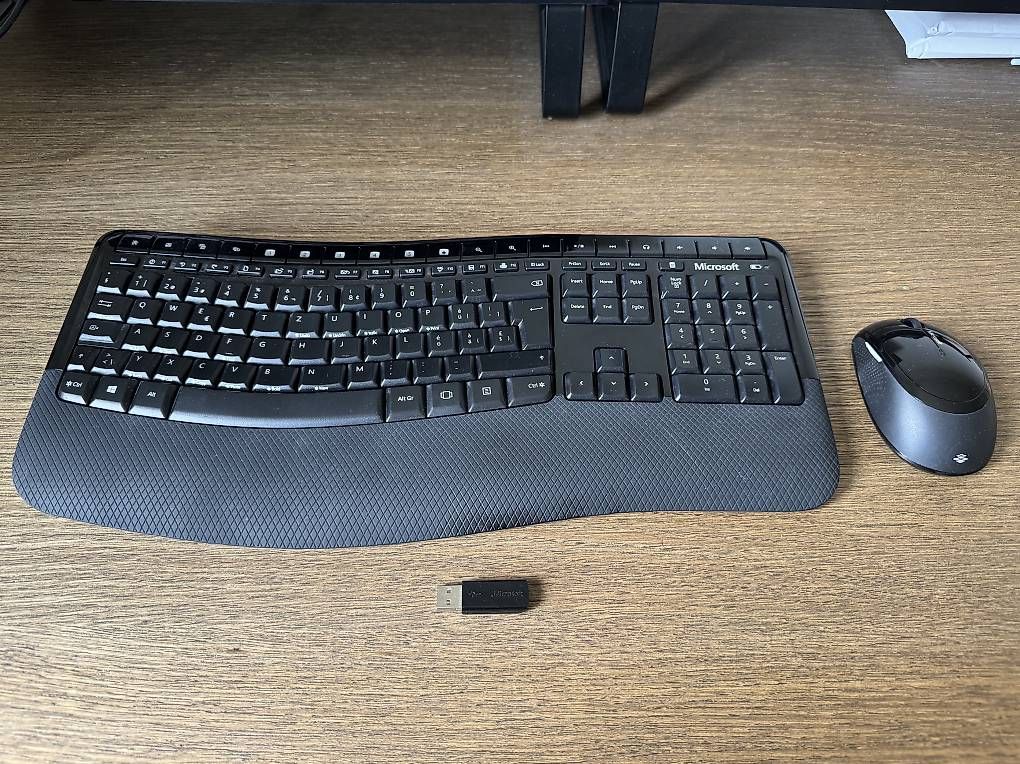Microsoft Tastiere: Ergonomische Tastatur + Maus – Usato da Zürich venduto da Nelly98