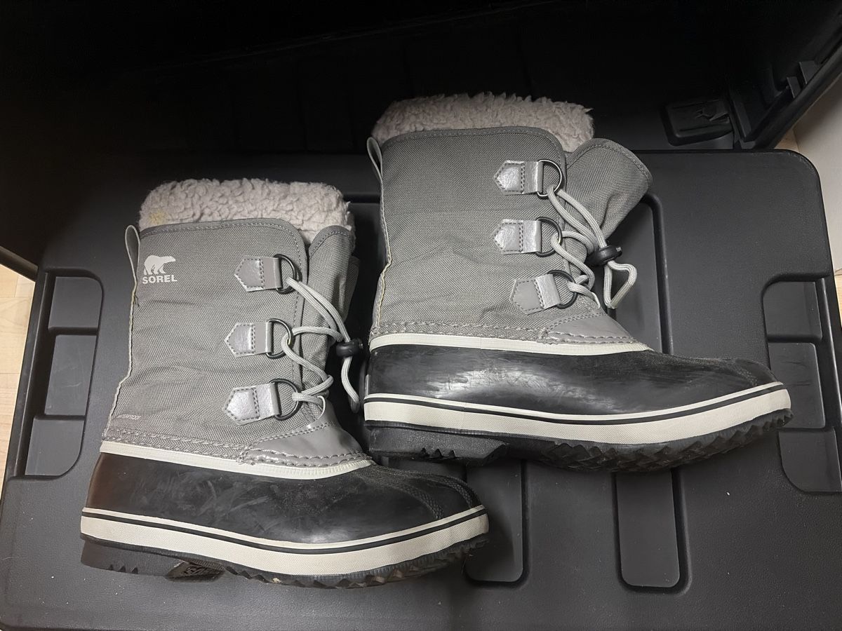 Sorel Schuhe für Jungen: Winterstiefel Sorel, Grösse 35 – Gebraucht aus Granges-Paccot von Fwaeber