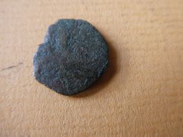 uralte   Bronzemünze    15 mm  1.42 g