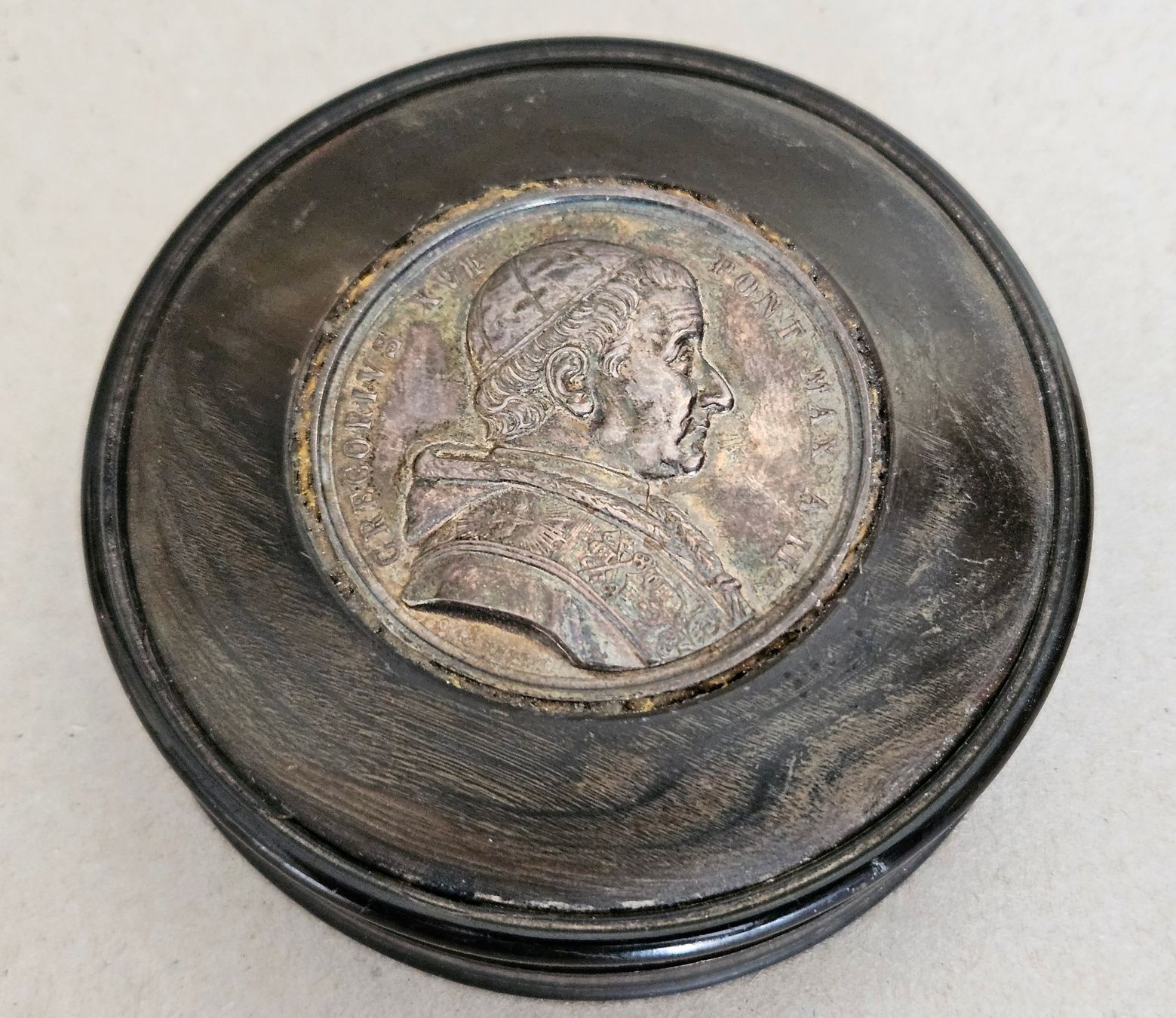 Sculture & Statue: Horn-Schnupftabakdose um 1835 – Usato da Lugano venduto da Numisartes