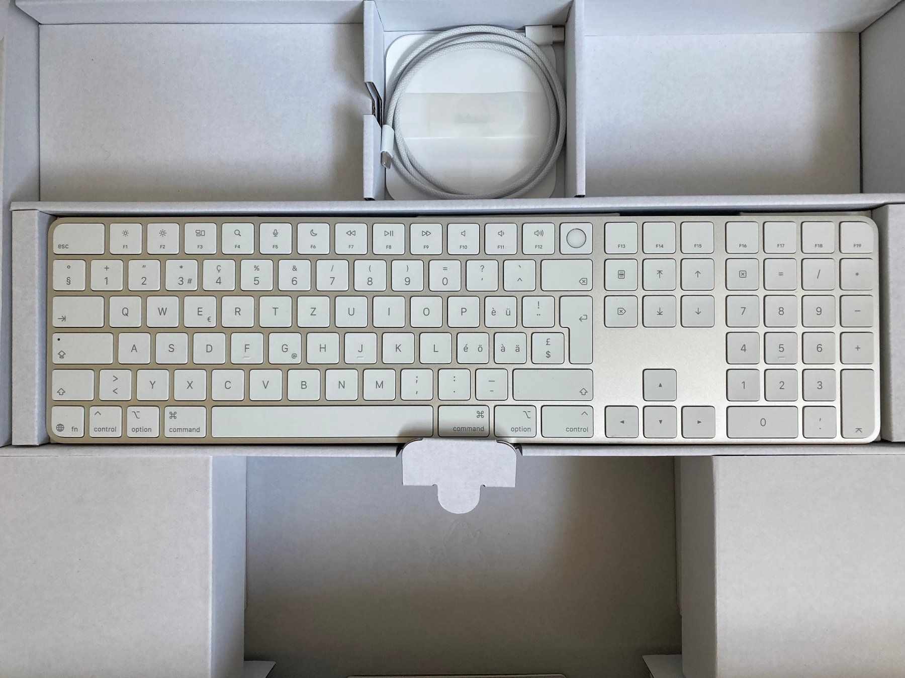 Apple Tastiere: Apple Magic Keyboard mit Touch ID und Ziffernblock – Nuovo (secondo la descrizione) da Kirchberg BE venduto da serd