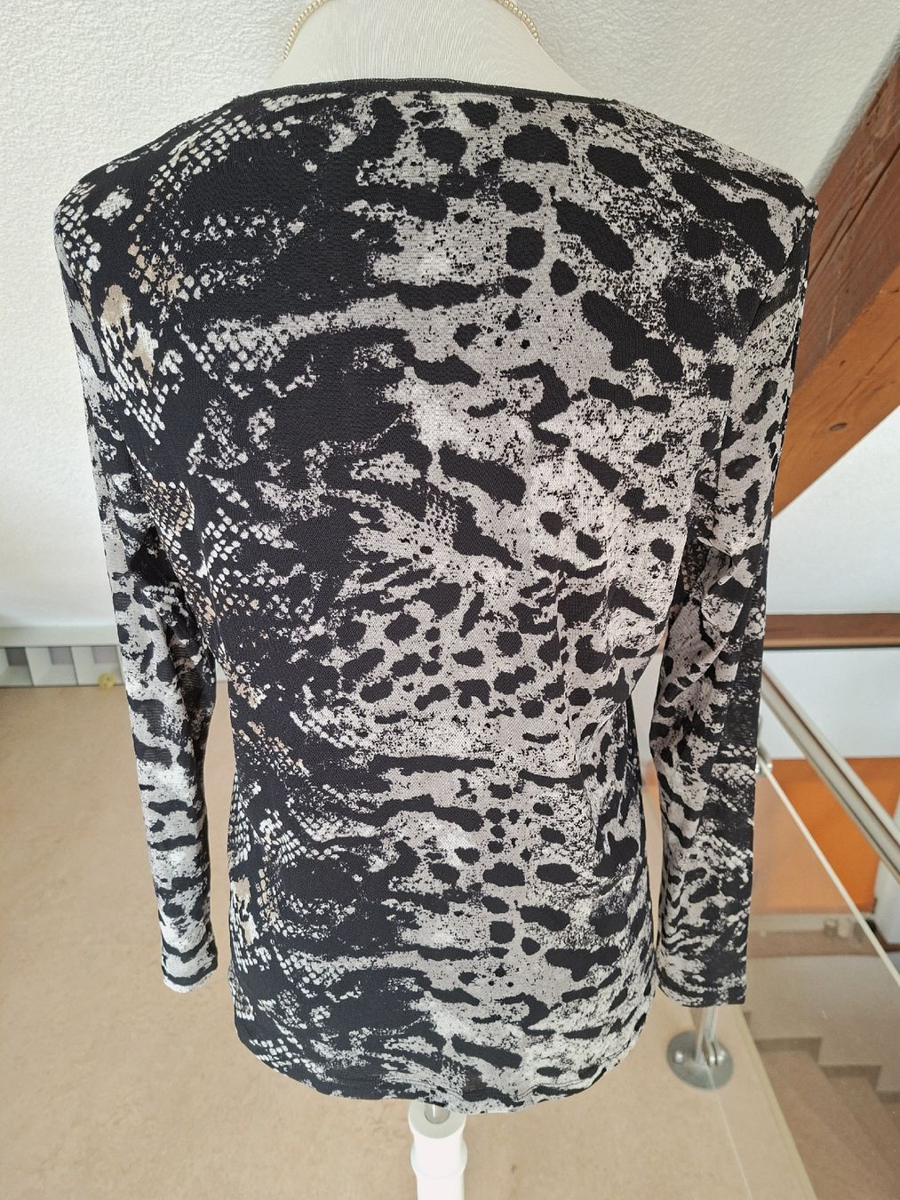 T-shirt: Kingfield Shirt, Gr. M, Schlangenmuster – Usato da Klingnau venduto da vollmond36 2