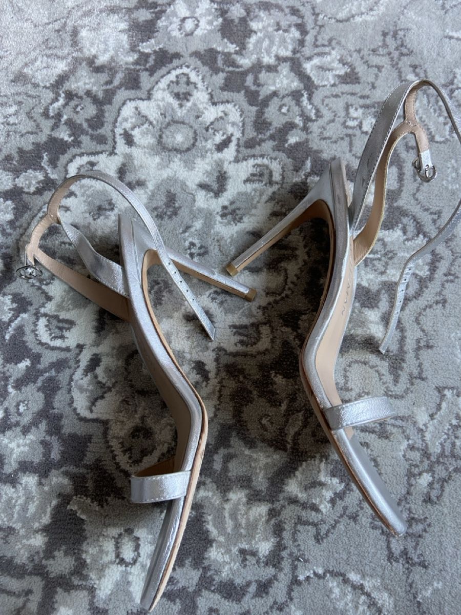 Stuart Weitzman Scarpe da donna: Stuart Weitzman Barelynude 100 Sandals Platinum Silver Heels – Usato da Münchenstein venduto da B771 3