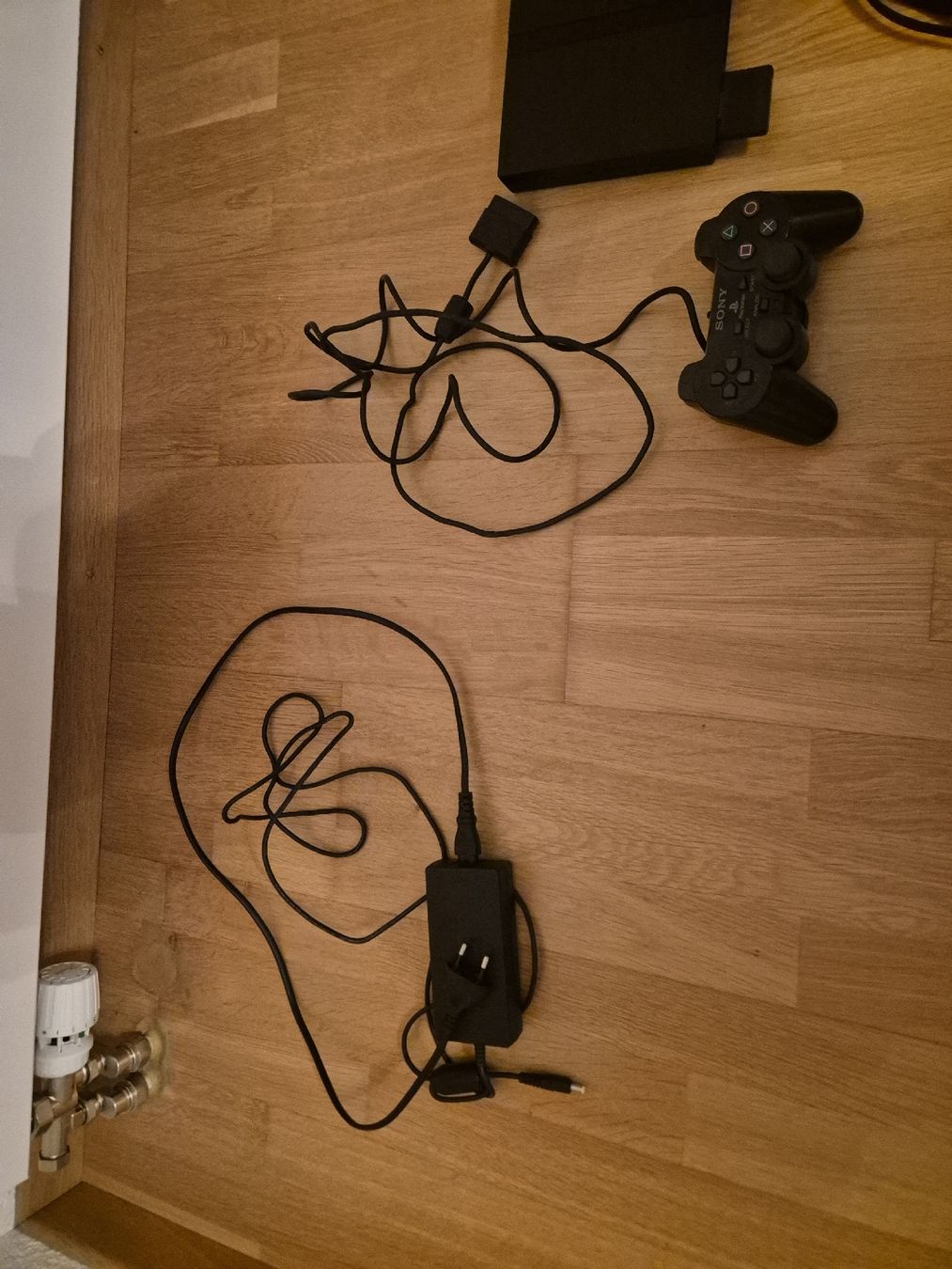 Sony Consoles: Sony PlayStation 2 Slim SCPH-75004, PAL, Date Code 5D – D'occasion à Rothrist par ner_27ct 5
