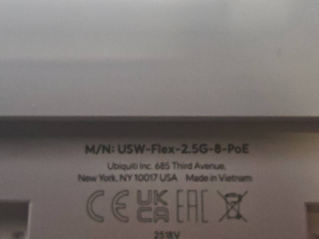 Hub & Switch: Switch Unifi USW-Flex-2.5G-8-PoE – Usato da Odogno venduto da Aron.Stocker