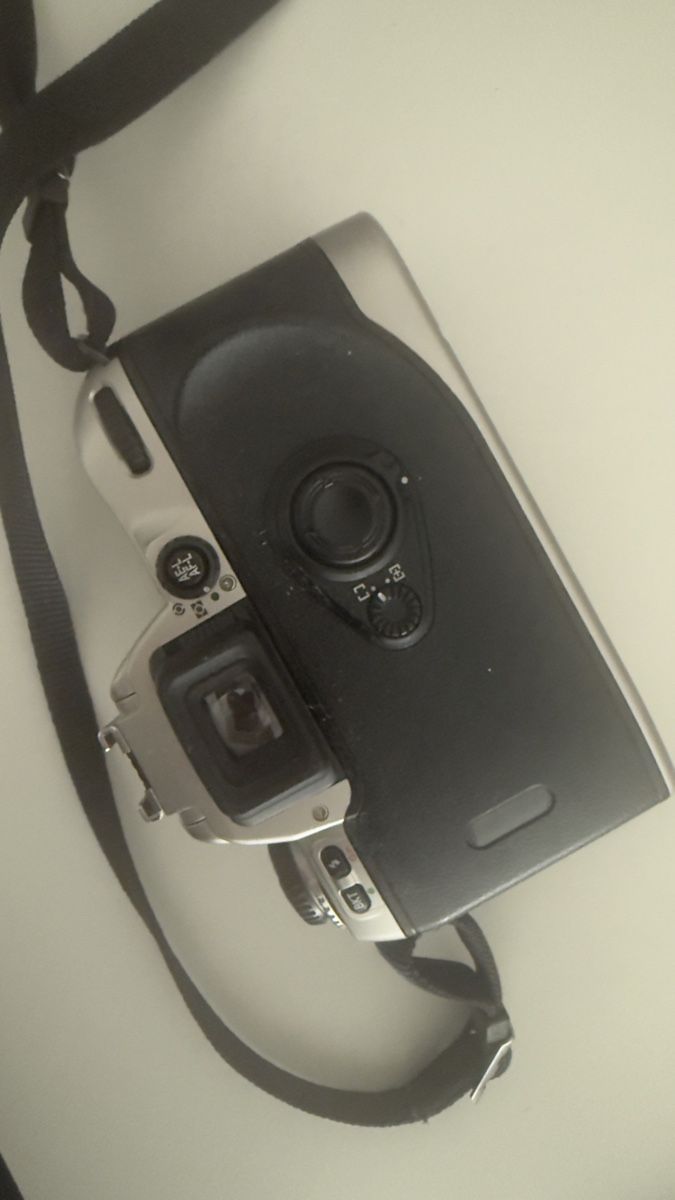 Nikon Fotocamera: Nikon F80 Spiegelreflexkamera mit Tragegurt – Usato da Thun venduto da NaimeG 1