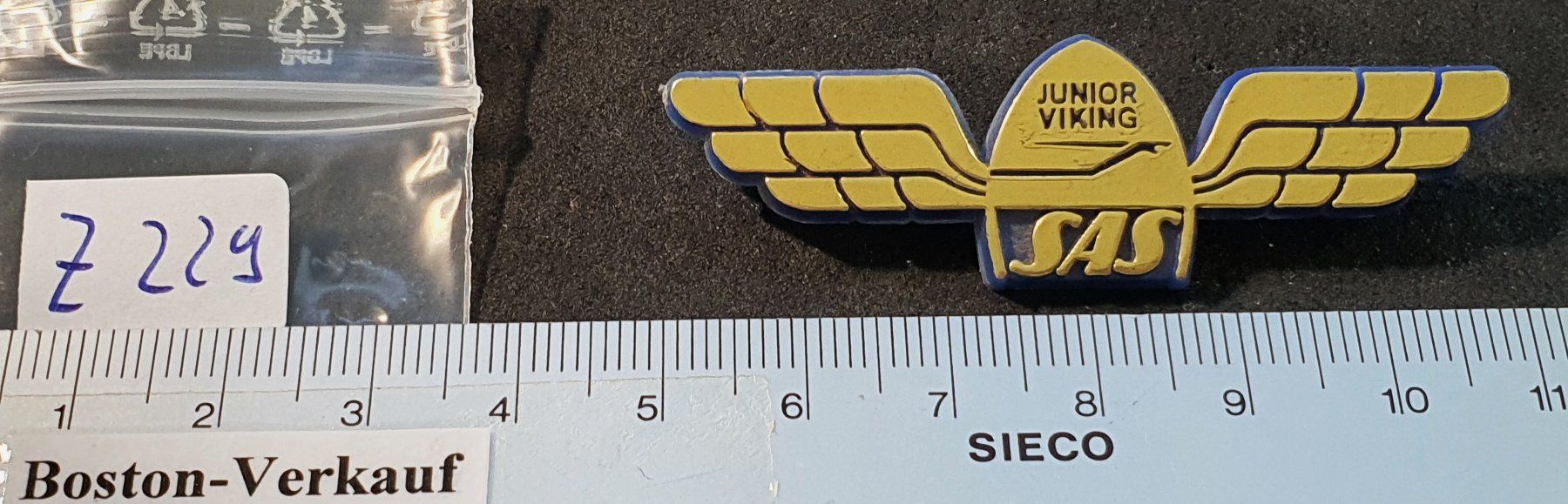 Broschen & Nadeln: Z229 - Brosche SAS Airline Junior Viking / Flyer – Gebraucht aus Reinach BL von Boston-Verkauf 2
