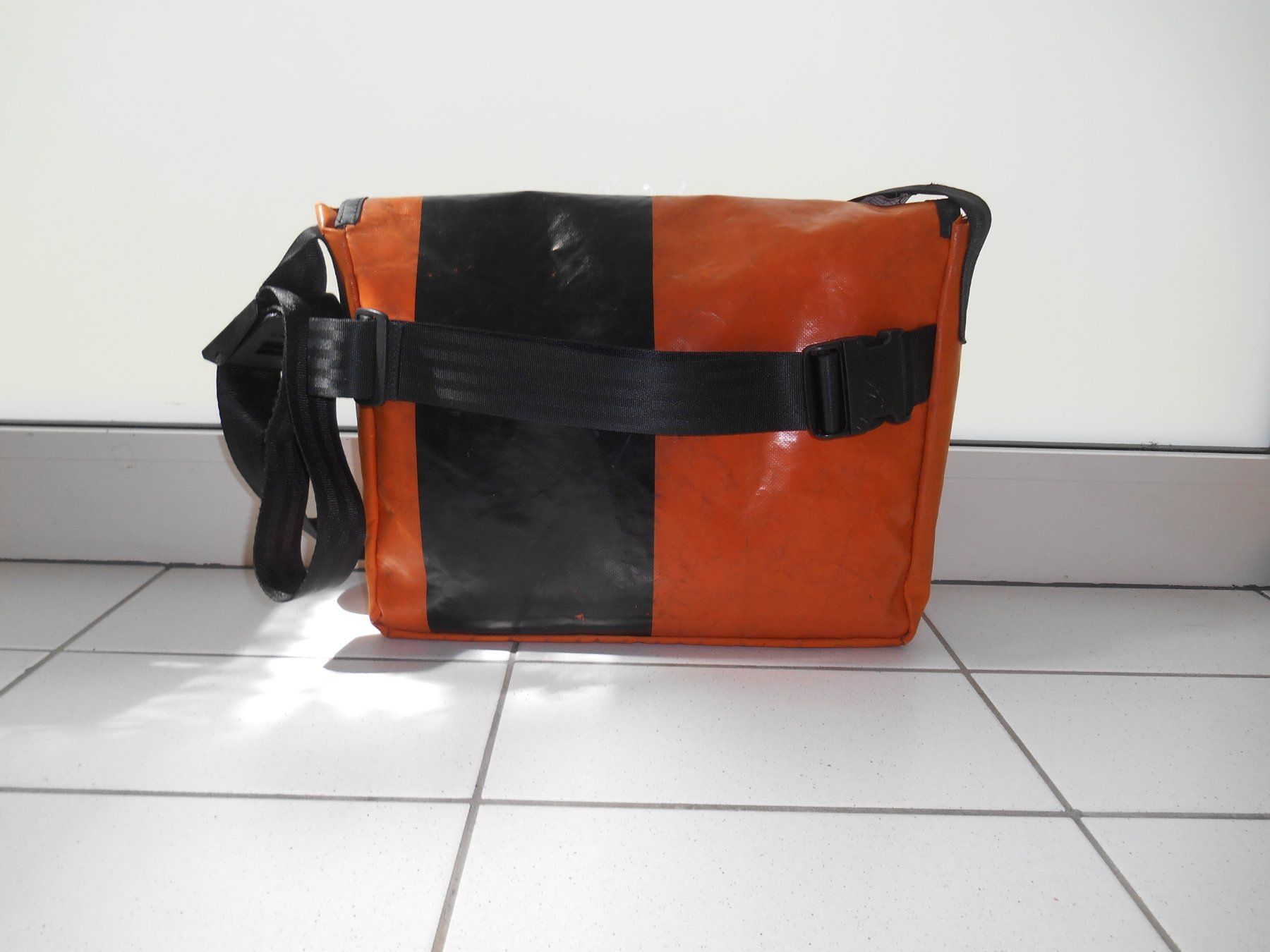 Freitag Borse: Freitag Tasche / Umhängetasche – Usato da Basel venduto da Birs868 3