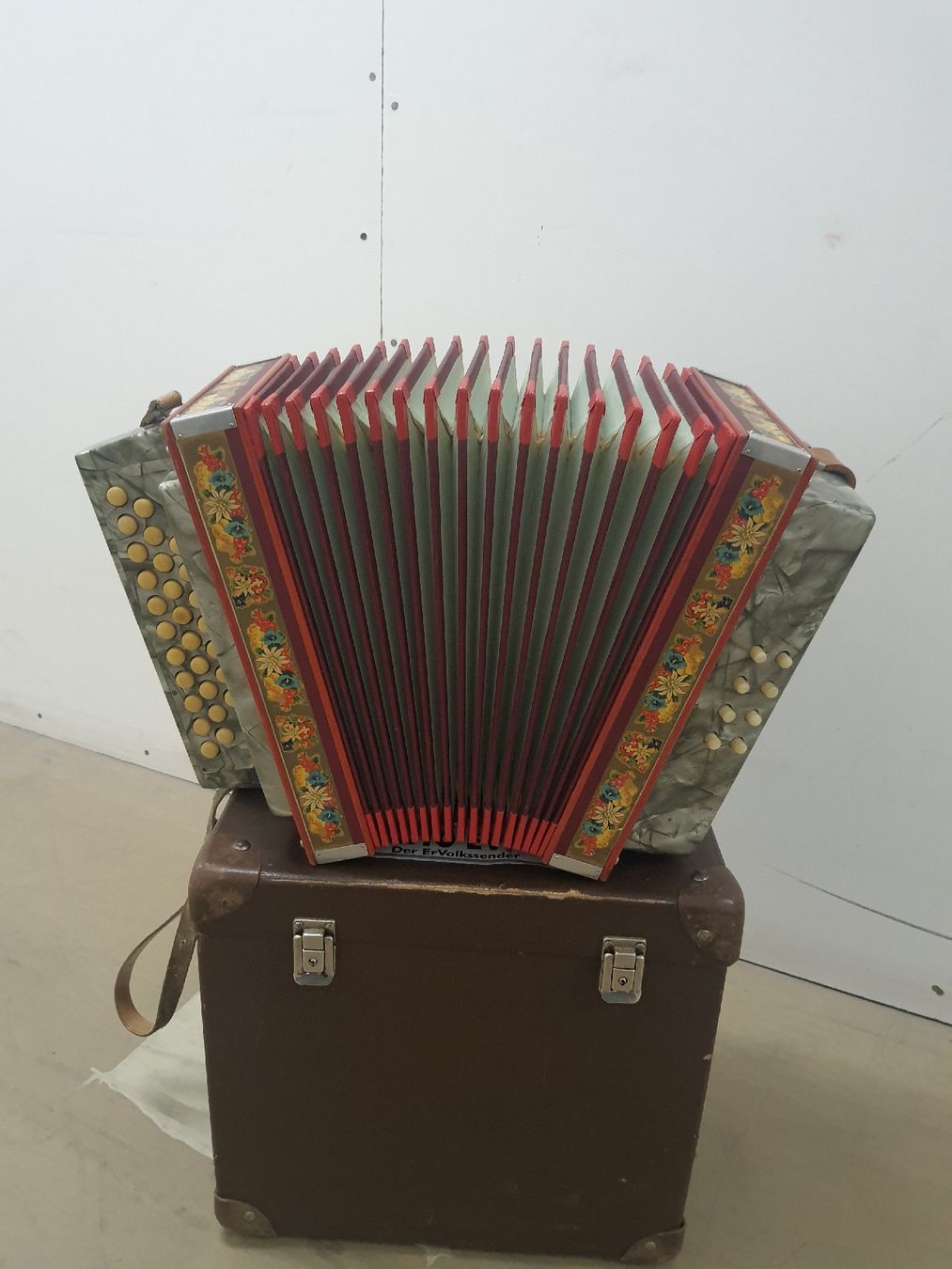 Strumenti musicali: schwyzerorgeli 8 basses – Usato da Pont-de-la-Morge venduto da Mirabelle0