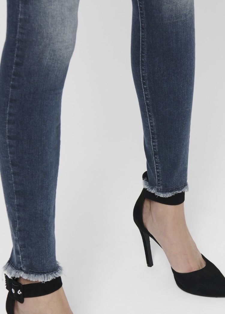 Jeans: Jeans skinny – Nuovo (secondo la descrizione) da Lausanne venduto da shabnam.t 2