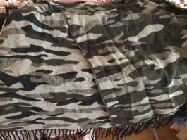 Warmer Schal in Camouflage Armeegrün 180x65cm