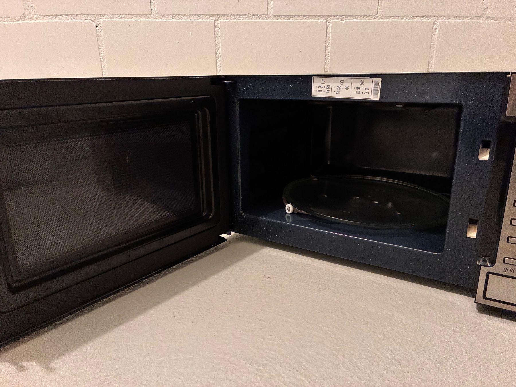 Elettrodomestici da cucina: Samsung Mikrowelle GE87MC/SWS Silber – Nuovo (secondo la descrizione) da Galgenen venduto da VanessaSwiss 3