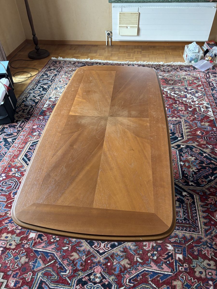 Tables: Schöner Salontisch aus Holz – D'occasion à Kandergrund par L.o.01