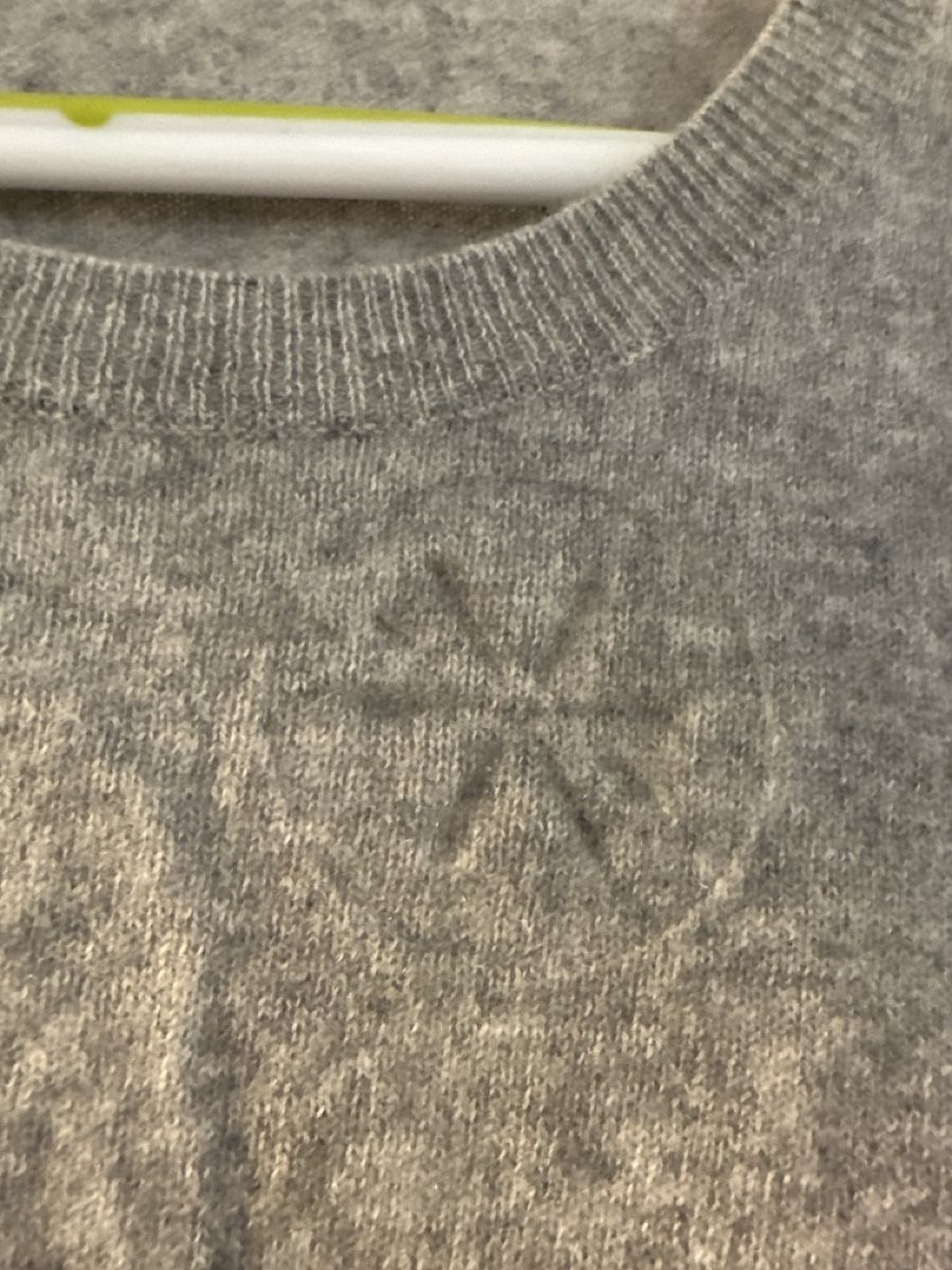 Maglioni & Felpe: Grauer Strickpullover mit Schneeflockenmuster, Grösse 42/44 – Usato da Reinach BL venduto da wen_7bl7 1