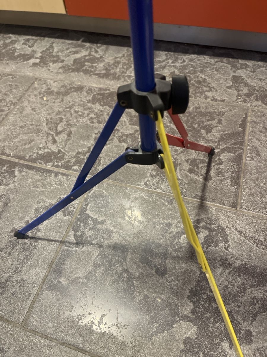König & Meyer Supporti per strumenti musicali & leggii: König & Meyer Notenständer 100/5 aus Metall – Nuovo (secondo la descrizione) da Studen BE venduto da eli11303 2