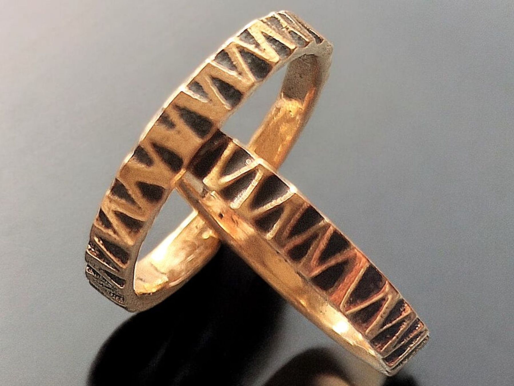 Anelli: Feiner Herren-Ring, Bronze, Grösse 65.5 – Nuovo e nell'imballaggio originale da Aarau venduto da Schmuckhoehle_MD