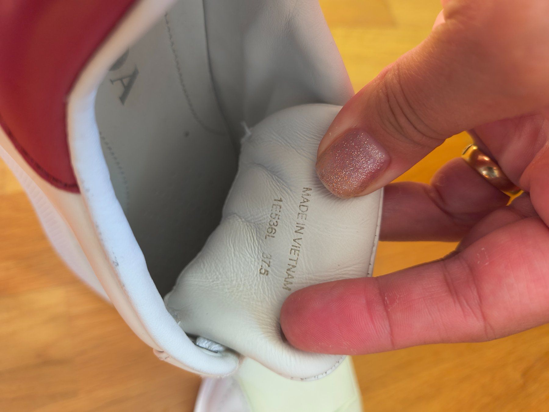Prada Damenschuhe: Prada Leder Sneaker wie neu – Gebraucht aus Zürich von laribuechel 2