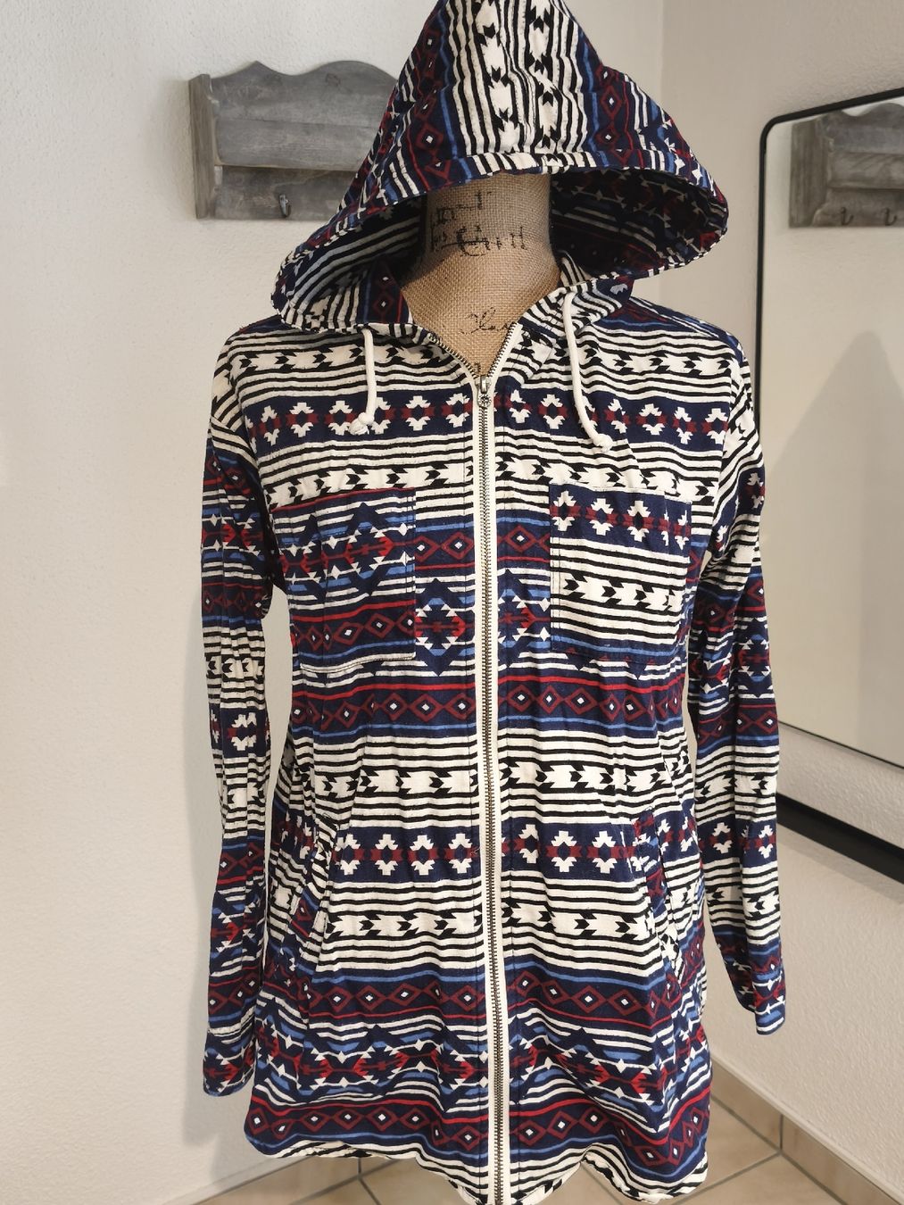 H&M Jacken: DIVIDED H&M Kapuzenpullover Gr. 34/ XS Ethno-Muster – Neu (gemäss Beschreibung) aus Emmetten von SecondhandSiska