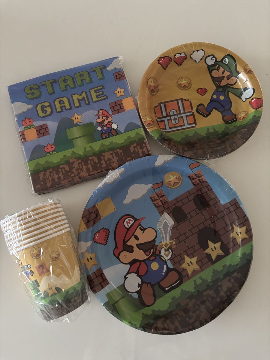 Services de table: Super Mario Partygeschirr – Neuf (Voir description) à Buchrain par Ham2383