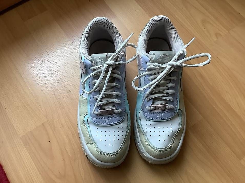 Nike Scarpe per ragazze: Nike Air force 1 gr. 38,5 EUR – Usato da Icogne venduto da Juka