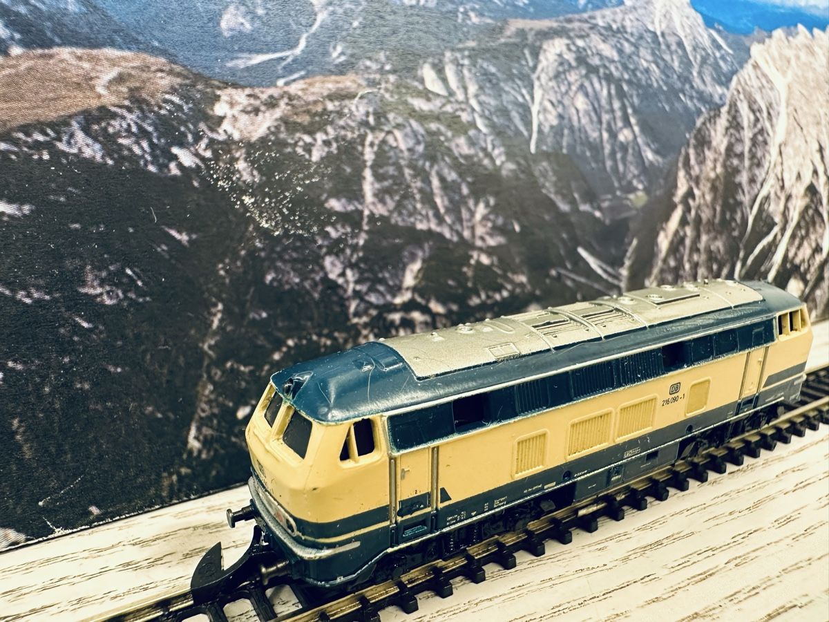 Märklin Modellini di ferrovie: Märklin 8874 DB BR 216 – Usato da Lupsingen venduto da New-Haven