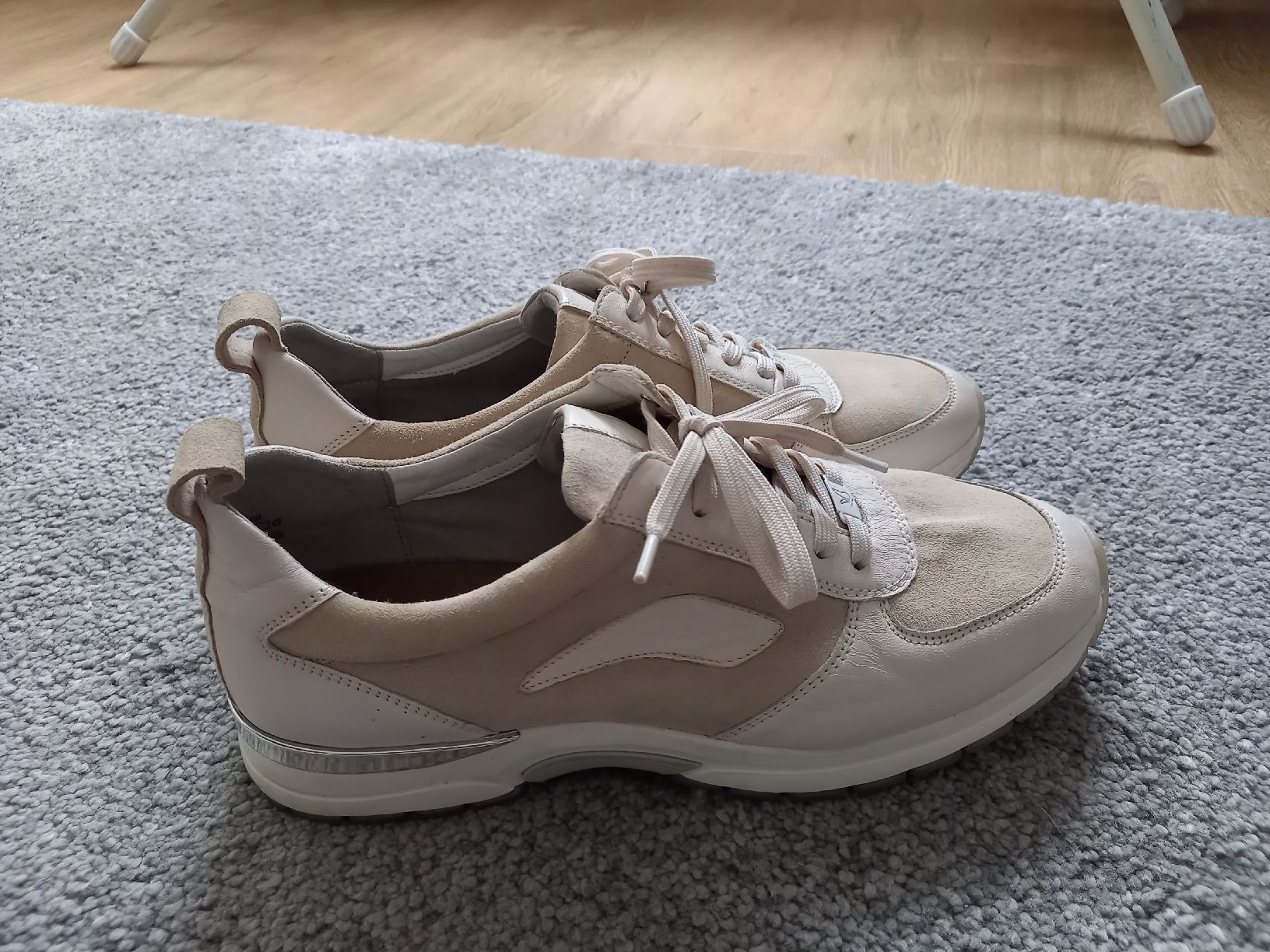 Scarpe da donna: Sneakers – Usato da Safnern venduto da EmmaMalea 1