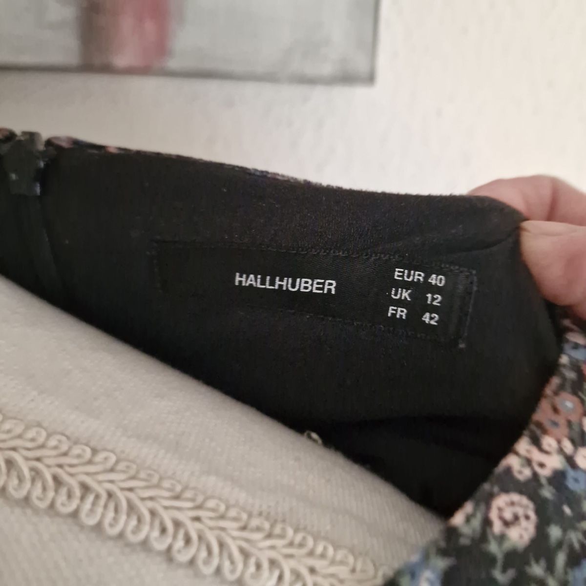 Hallhuber Vestiti: Hallhuber Samtkleid  schwarz bunt gemustert – Usato da St. Gallen venduto da mania03 3