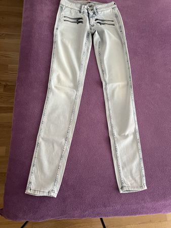 Tommy Hilfiger Jeans, helle Waschung, Grösse 25/32, Euro 