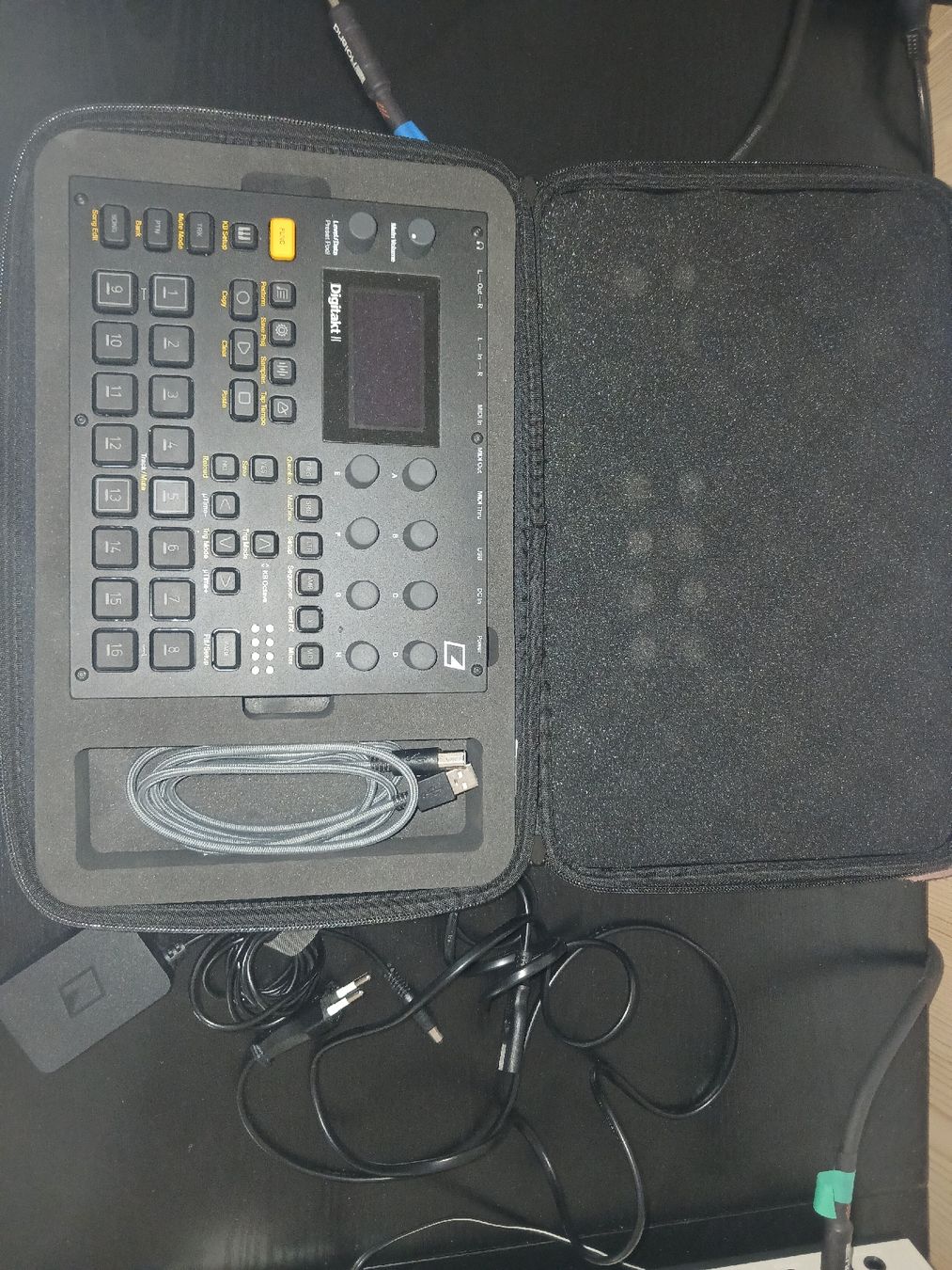 Elektron Musikinstrumente: Elektron Digitakt mk2 perfect condition + flightcase +cables – Neu (gemäss Beschreibung) aus Vissoie von luc_6yls 1