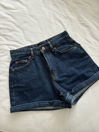 MOM Fit Shorts Jeans size 36 NP: 45.-