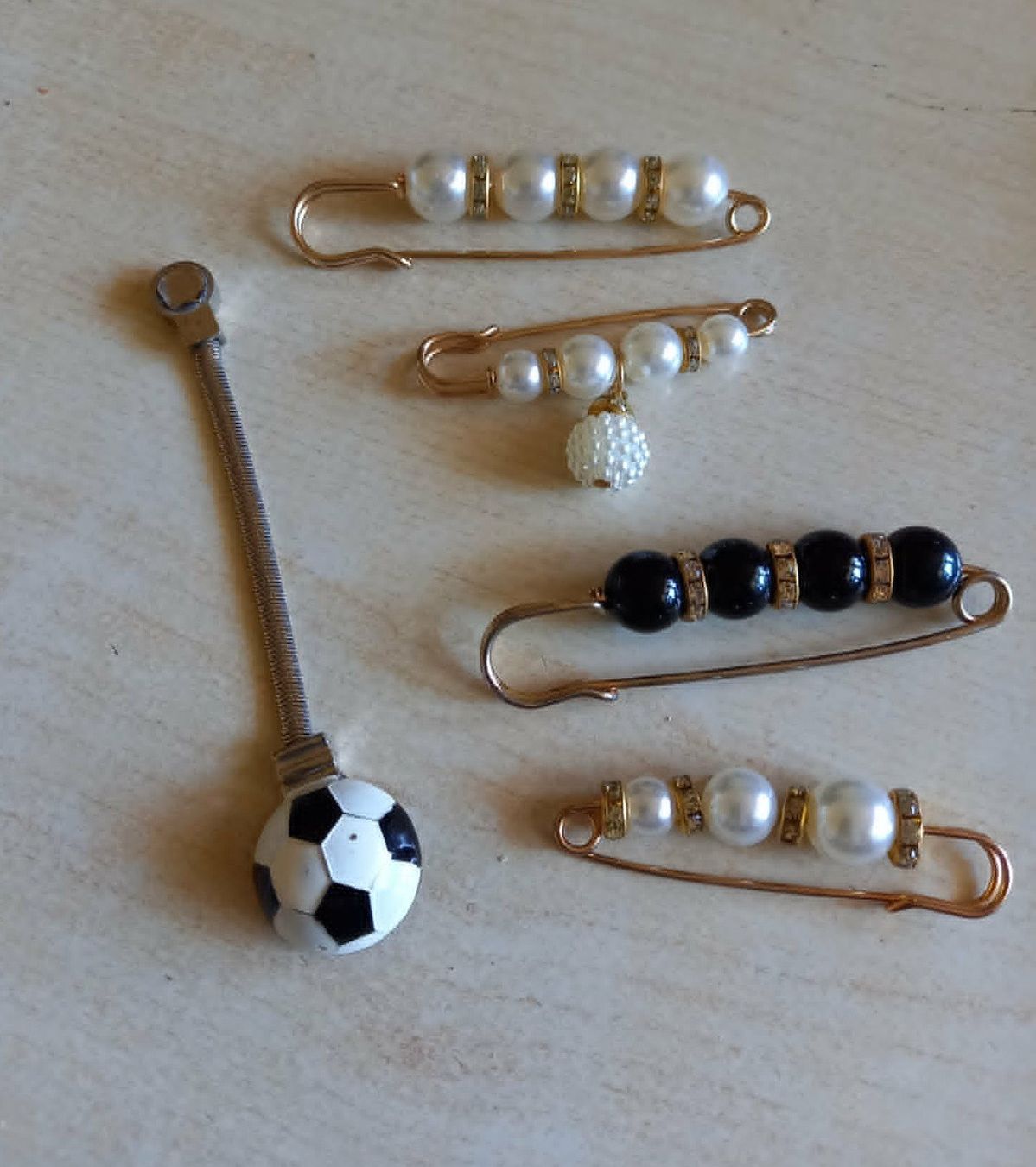 Broches & Aiguilles: 4 Anstecknadel u Schalhalter mit Magnet – Neuf (Voir description) à Möhlin par Simba4871 1