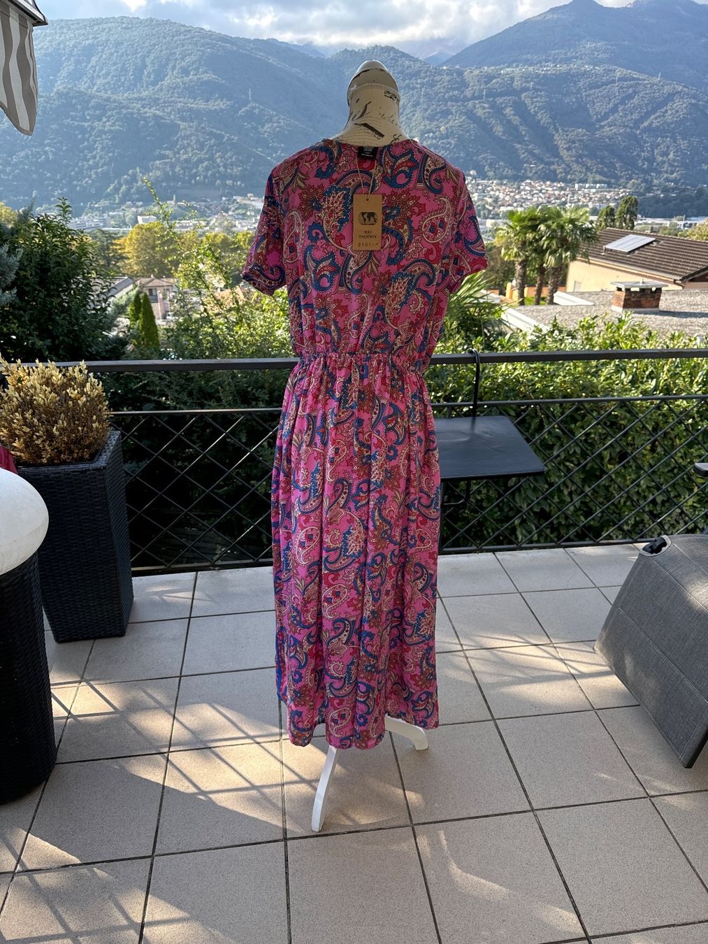 Vestiti: Kleid 100 % Seide Neu (1Size) – Nuovo e nell'imballaggio originale da Vezia venduto da sidu03 2