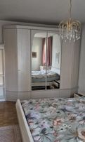 Grosser Kleiderschrank mit Spiegel ca. 40 jährig