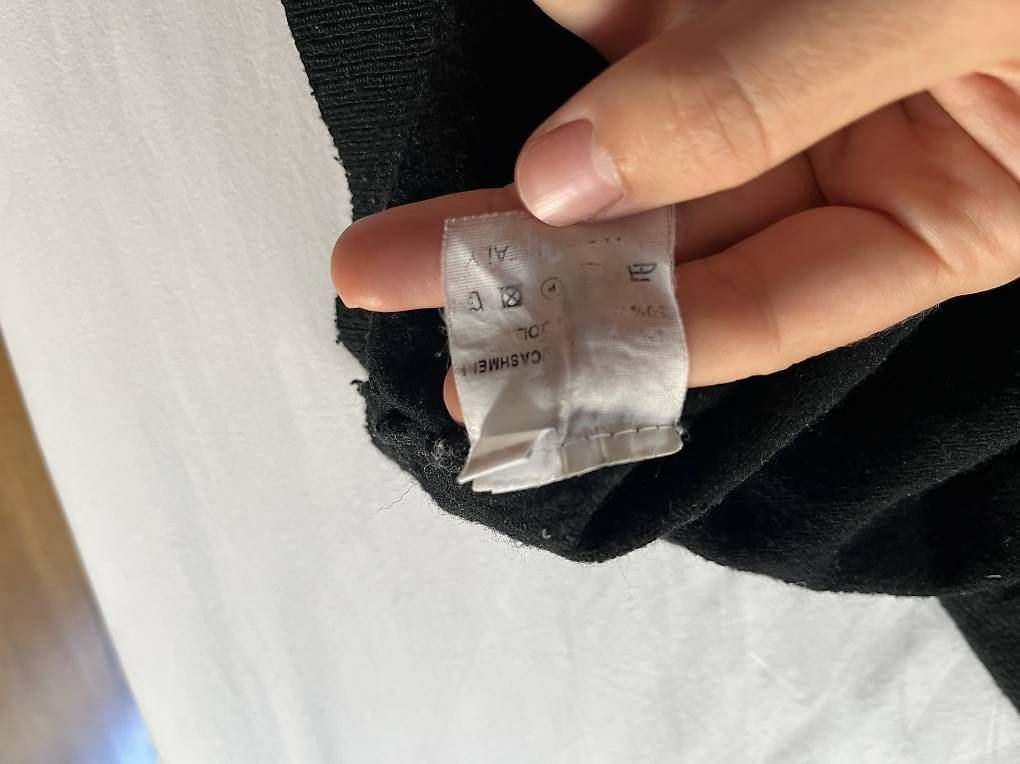 Maglioni & Felpe: Schwarzer Kaschmirpullover Größe S/M – Usato da Zürich venduto da ali_v7f7 4