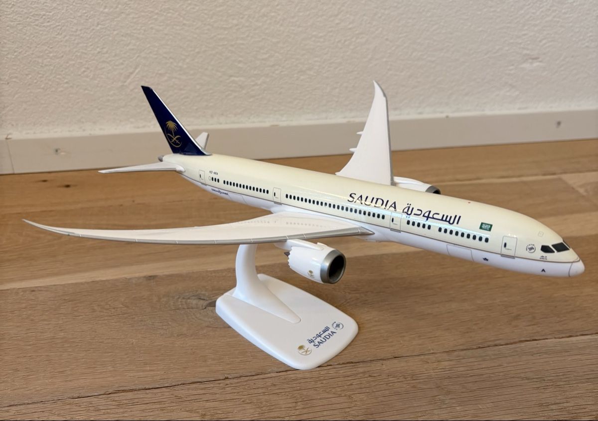 Kit di modellismo & Modellini statici: Modellflugzeug SAUDIA HZ-ARA Dream Liner – Nuovo (secondo la descrizione) da Stäfa venduto da jgw007 3