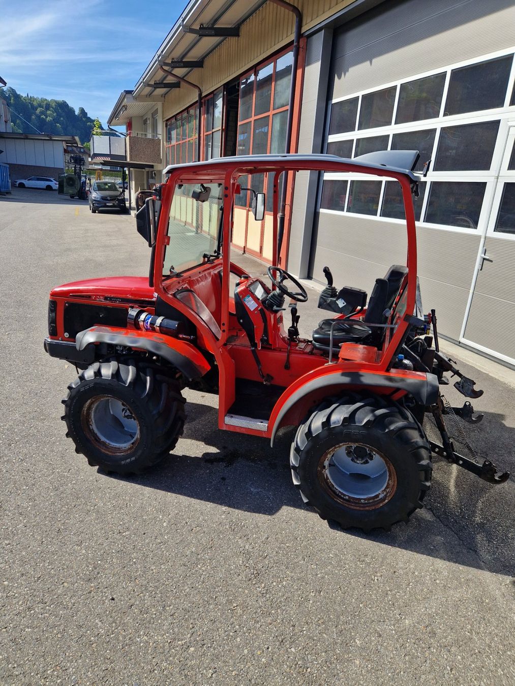 Carraro Trattori: Traktor Wendetrac Antonio Carraro TTR 6400 – Usato da Menznau venduto da 6122 8