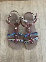 Sandalen braun mit farbigen Bommeln Grösse 38