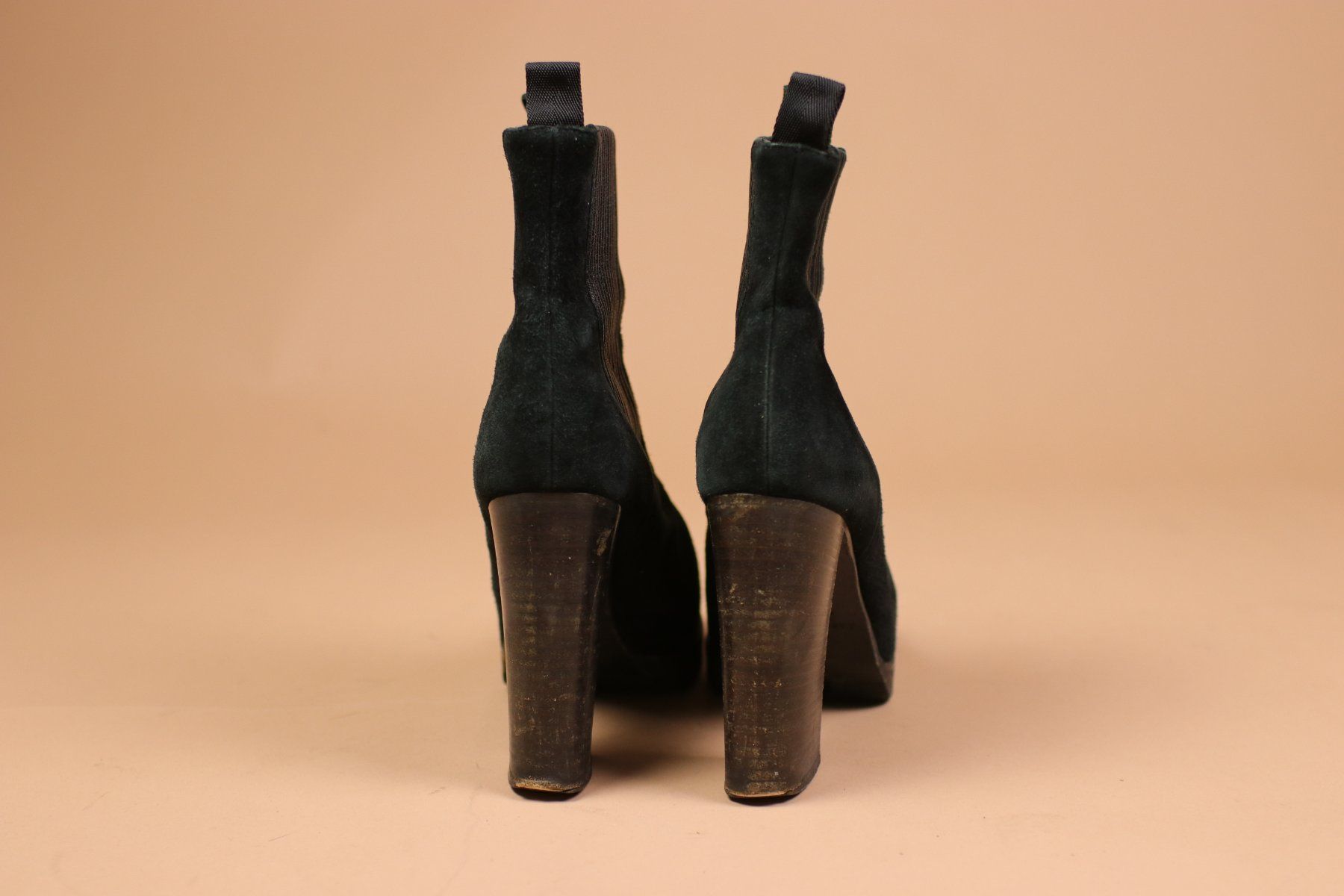 Acne Studios Chaussures femmes: ACNE Studio Black Suede Leather Booties - Size 38 – D'occasion à Hombrechtikon par BAZ-Vintage 2