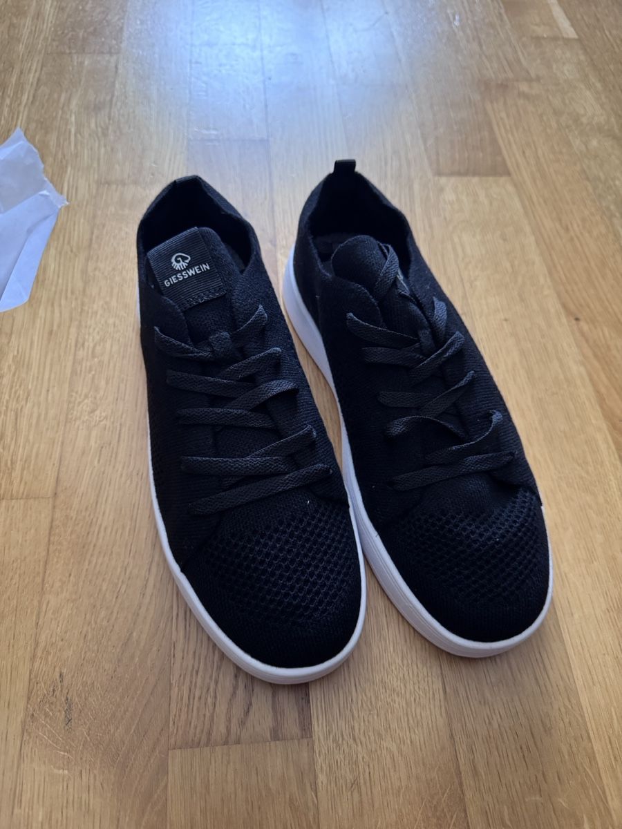 Scarpe da uomo: Giesswein Sneaker schwarz Grösse 43 neu – Nuovo e nell'imballaggio originale da Wilderswil venduto da hallo35641