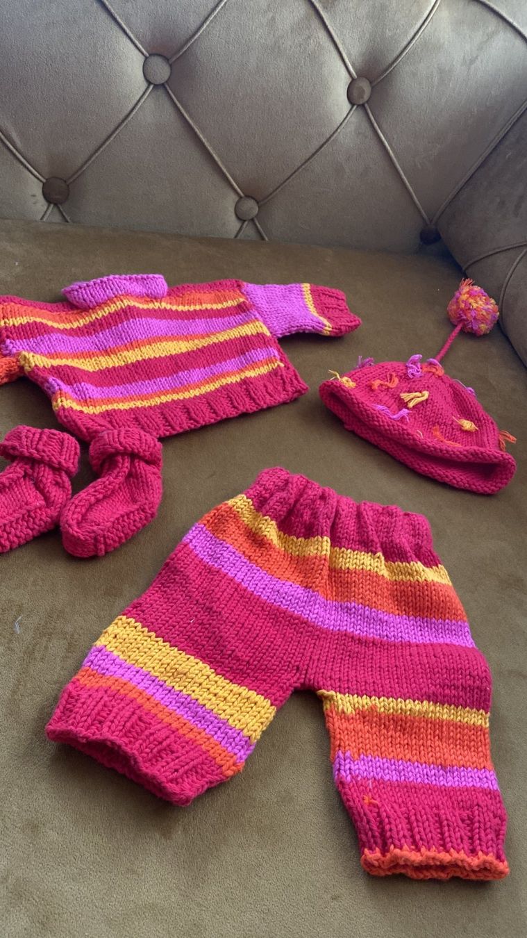 Poupées: gestrickte Puppenkleider, handarbeit – D'occasion à Dagmersellen par Arcticsnow2017 1