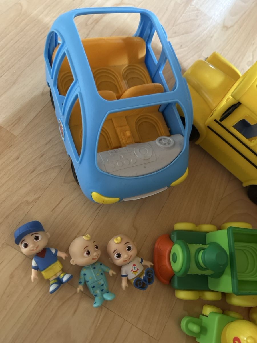 Giocattoli: Cocomelon set Postauto, zug und Auto  – Usato da Herbetswil venduto da rotekatze84 1