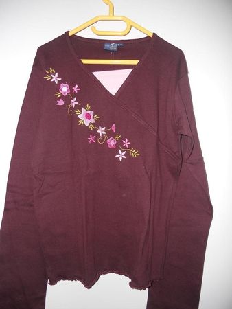 Neu: T'Shirt langarm mit Blumenstickerei - dunkelrot/rosa -